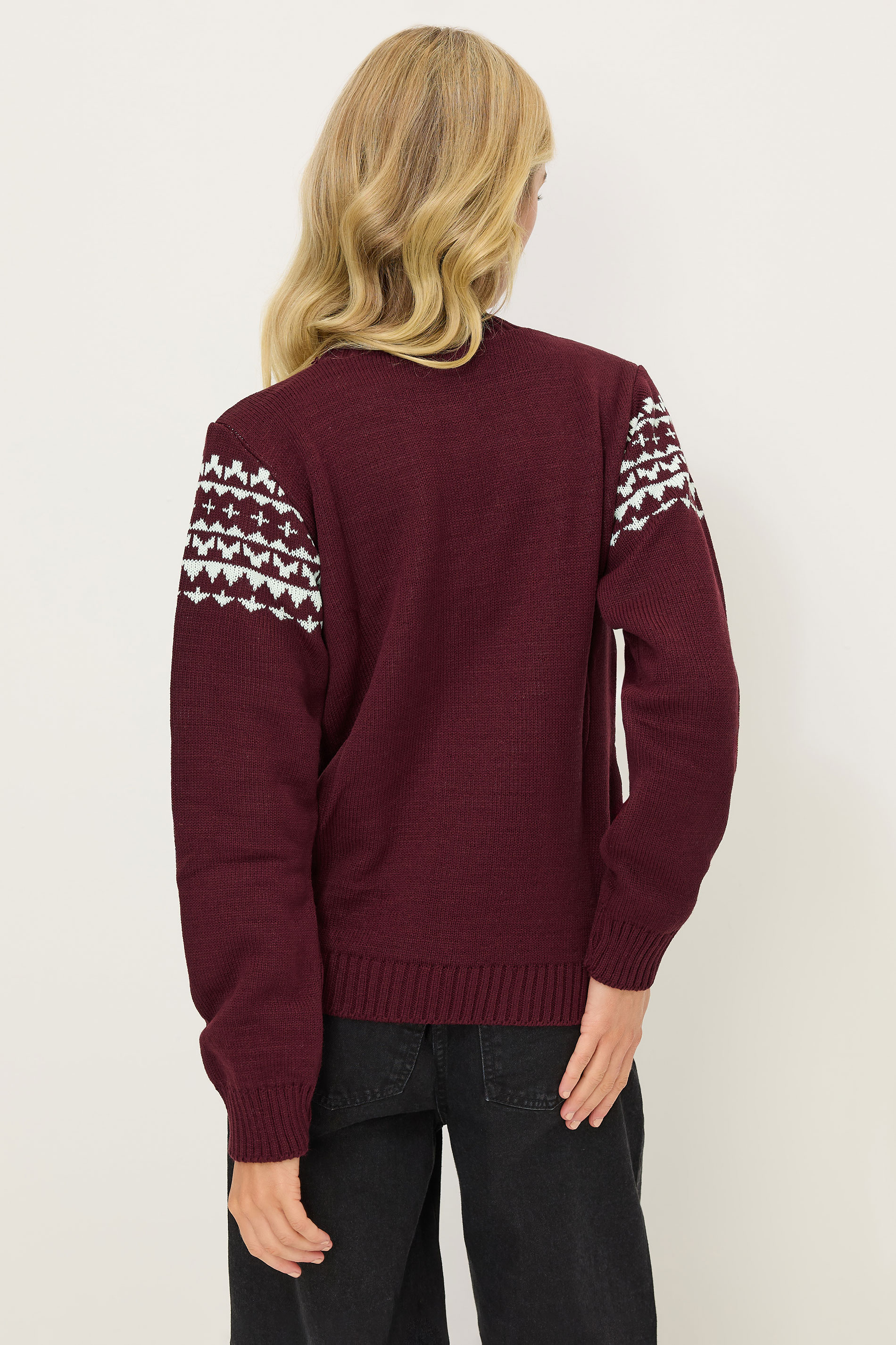 PixieGirl Petite Women's Burgundy Red Knitted 'Apres Ski' Slogan Jumper | PixieGirl 3