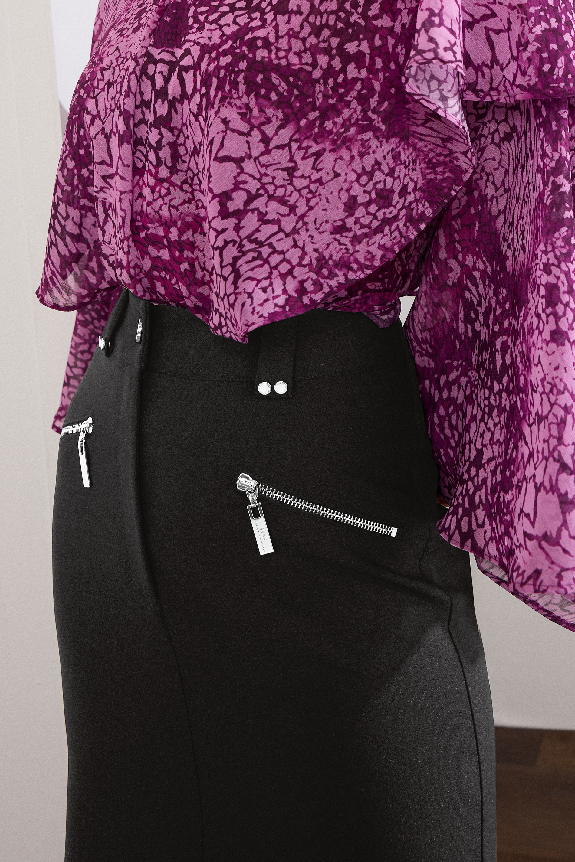 STAR Black Zip Detail Pencil Skirt | StarByJM 5