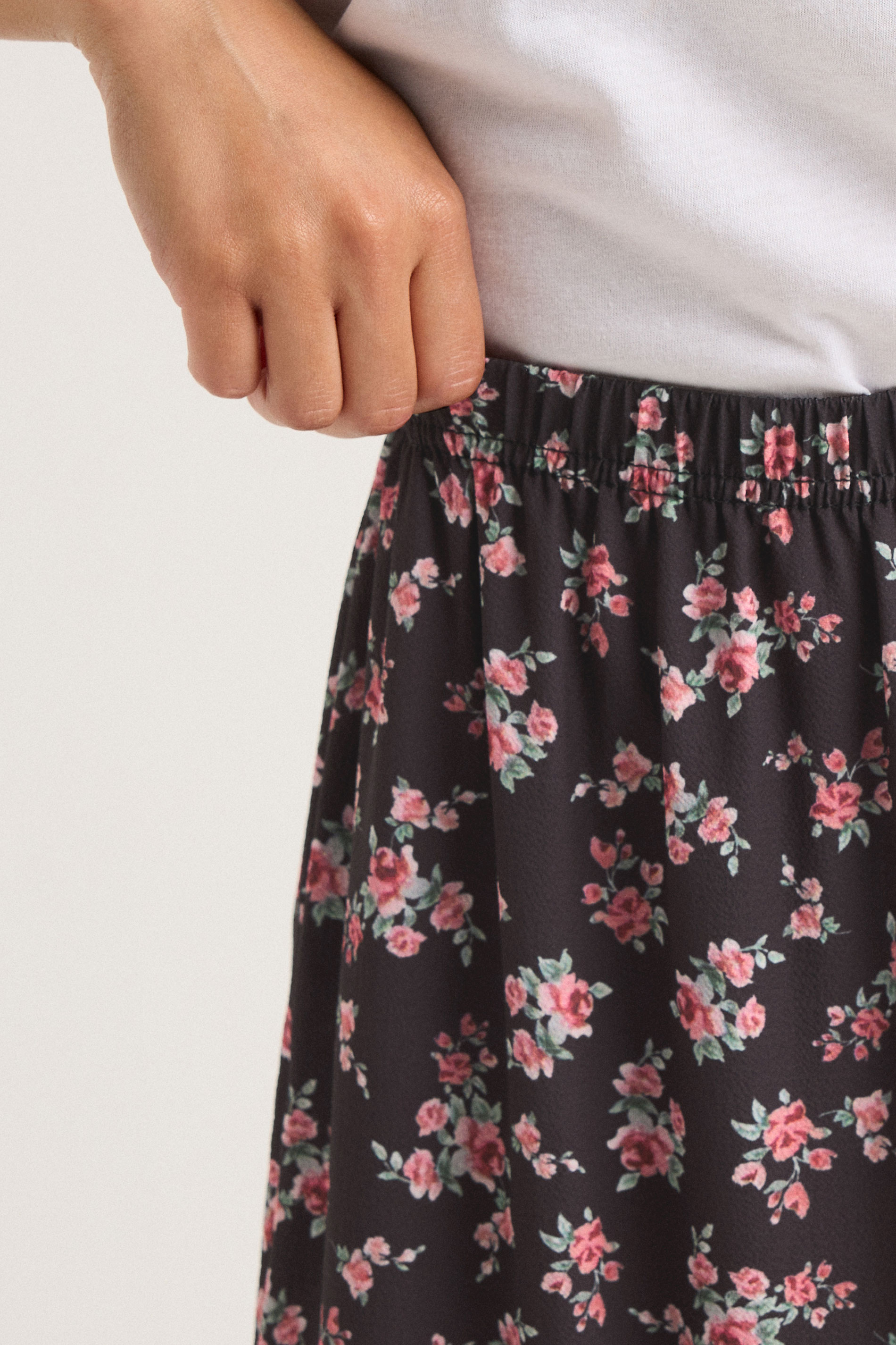 PixieGirl Petite Women's Black Ditsy Floral Tiered Maxi Skirt | PixieGirl 4