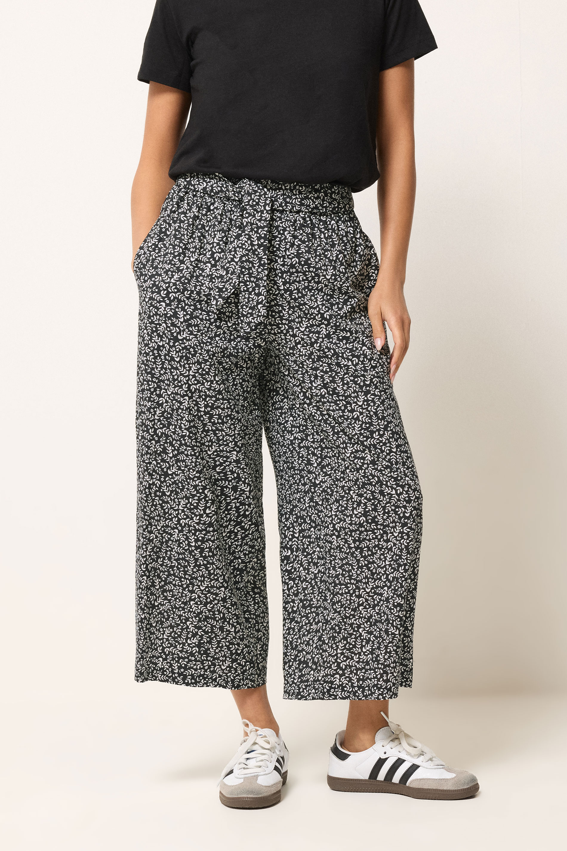 PixieGirl Petite Women's Black Leaf Print Cropped Trousers | PixieGirl
