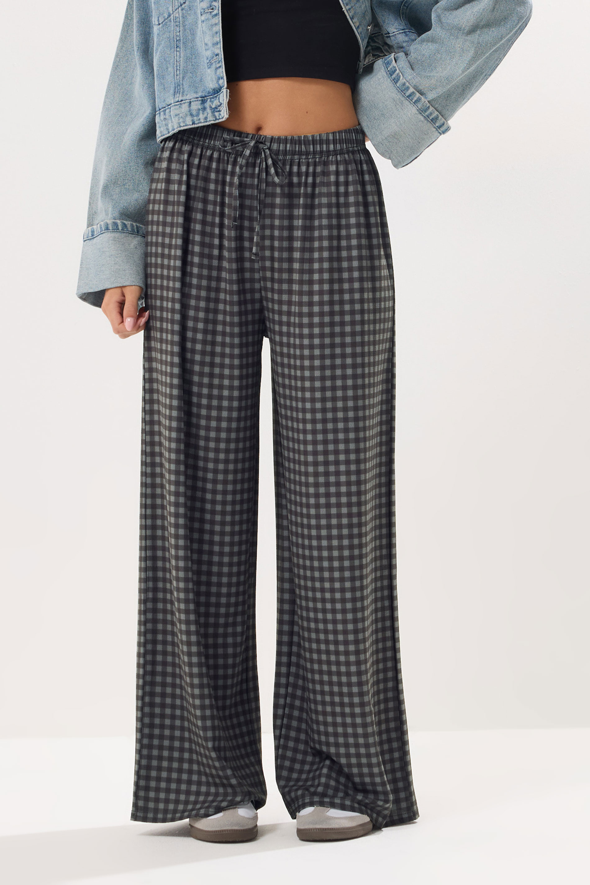 PixieGirl Petite Women's Grey Crinkle Gingham Wide Leg Trousers | PixieGirl 2