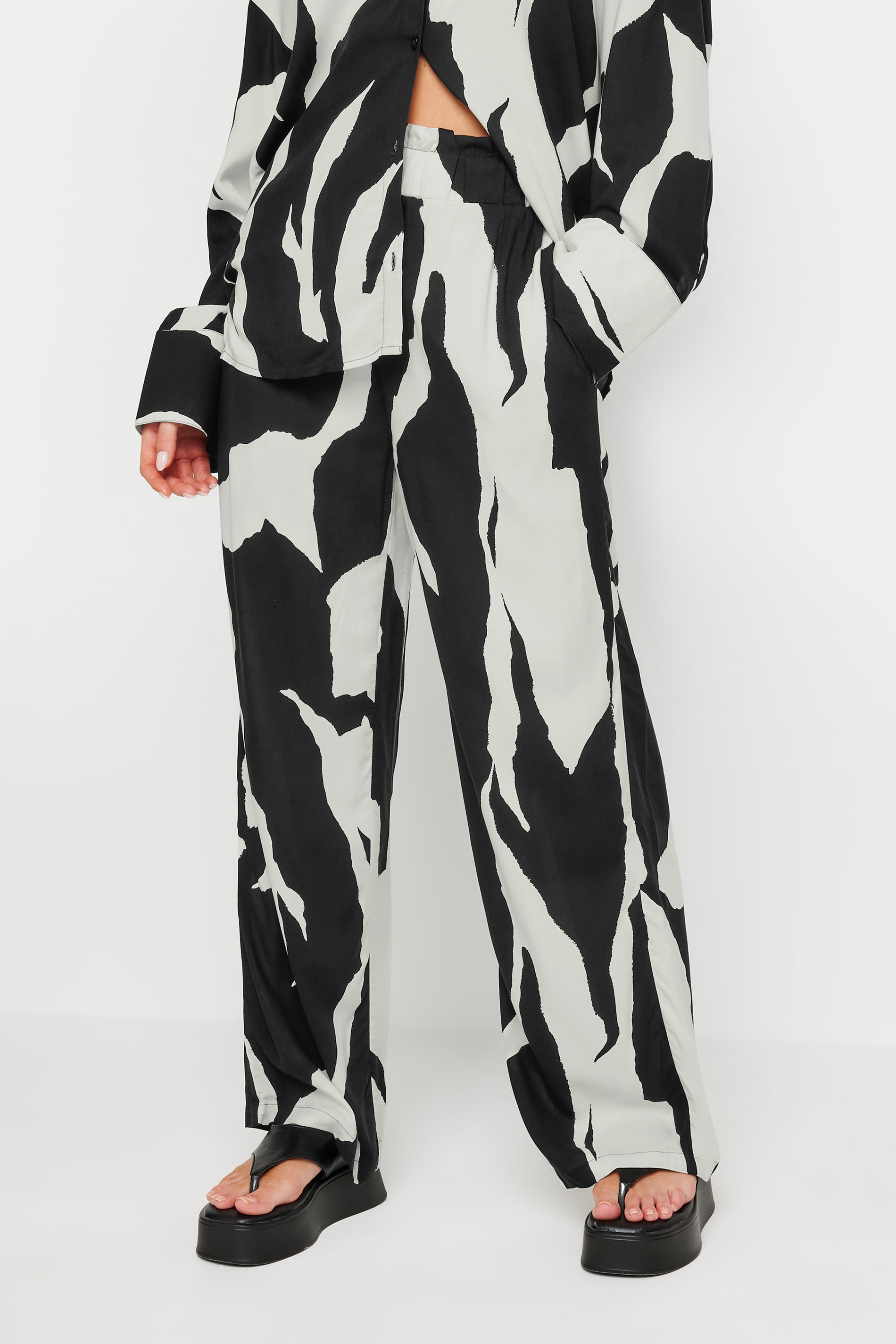 PixieGirl Petite Black Mono Abstract Print Wide Leg Trousers | PixieGirl 2