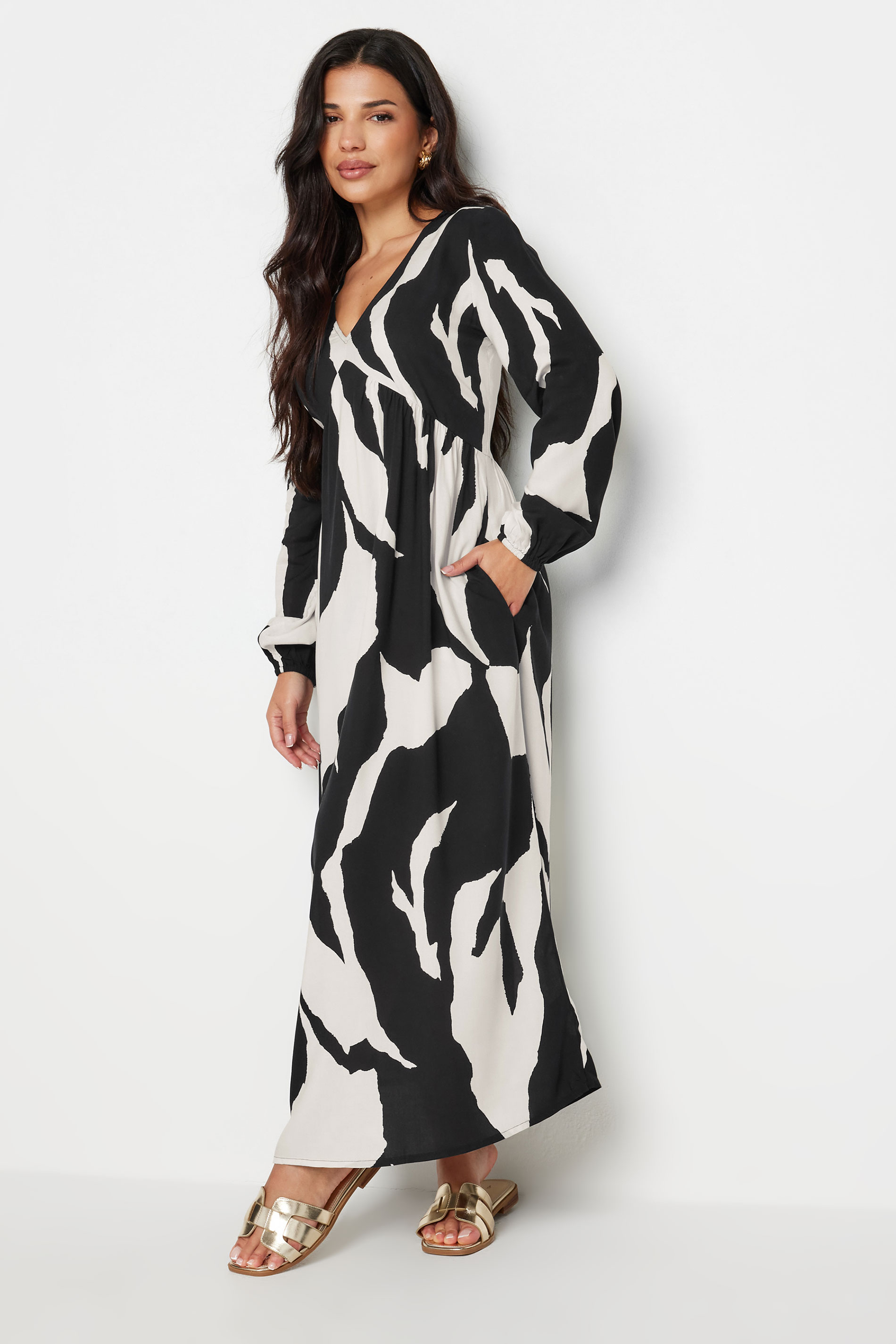 PixieGirl Petite Women's Black Abstract Print Maxi Smock Dress | PixieGirl 2