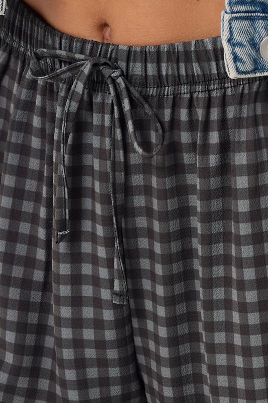 PixieGirl Petite Women's Grey Crinkle Gingham Wide Leg Trousers | PixieGirl 4
