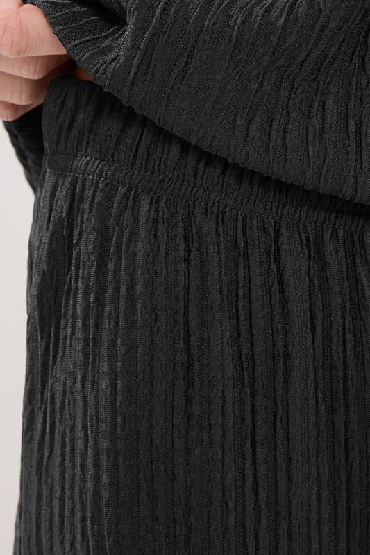 PixieGirl Petite Women's Black Wide Leg Textured Trousers | PixieGirl 4