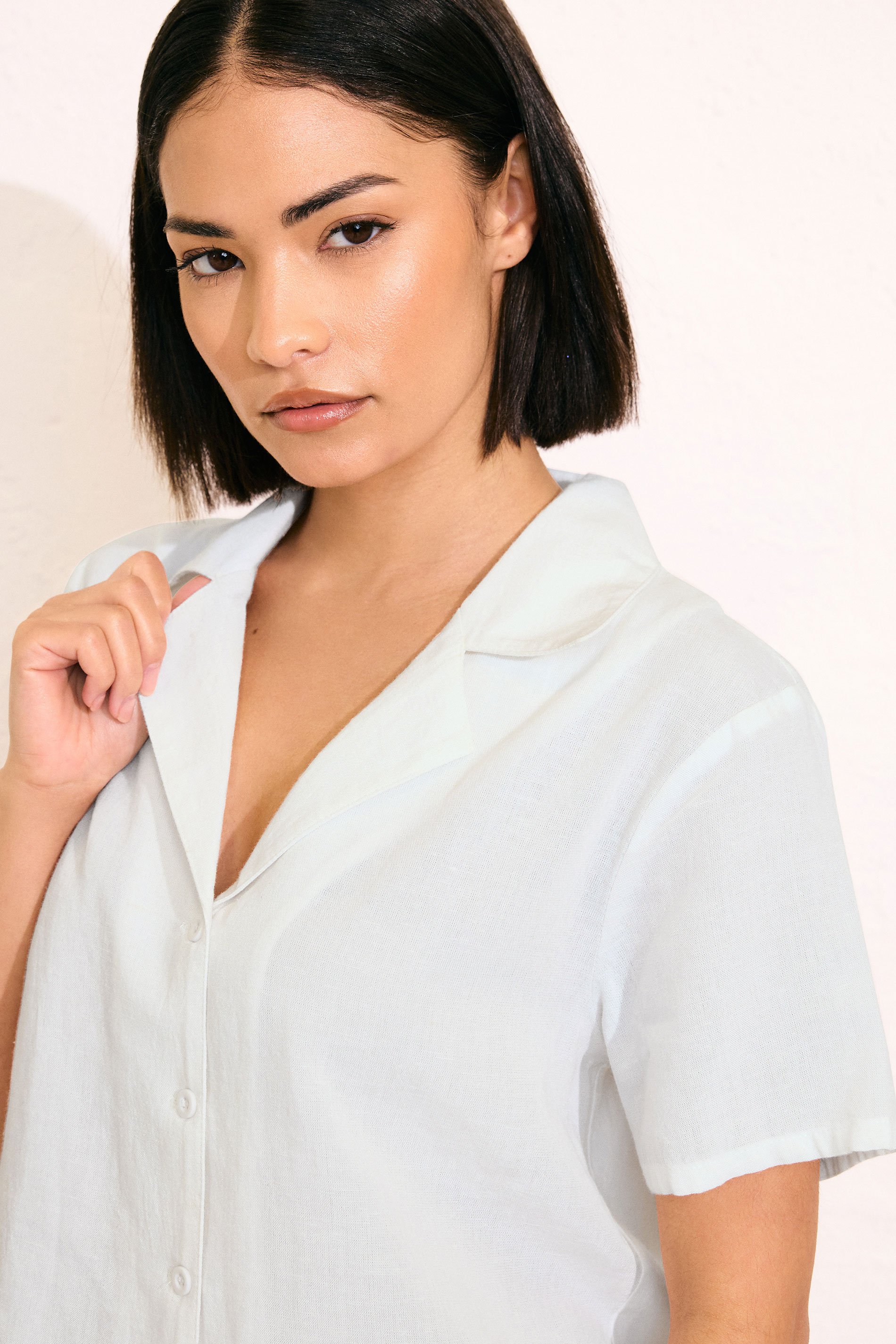 PixieGirl Petite Women's White Linen Cropped Short Sleeve Shirt | PixieGirl 4