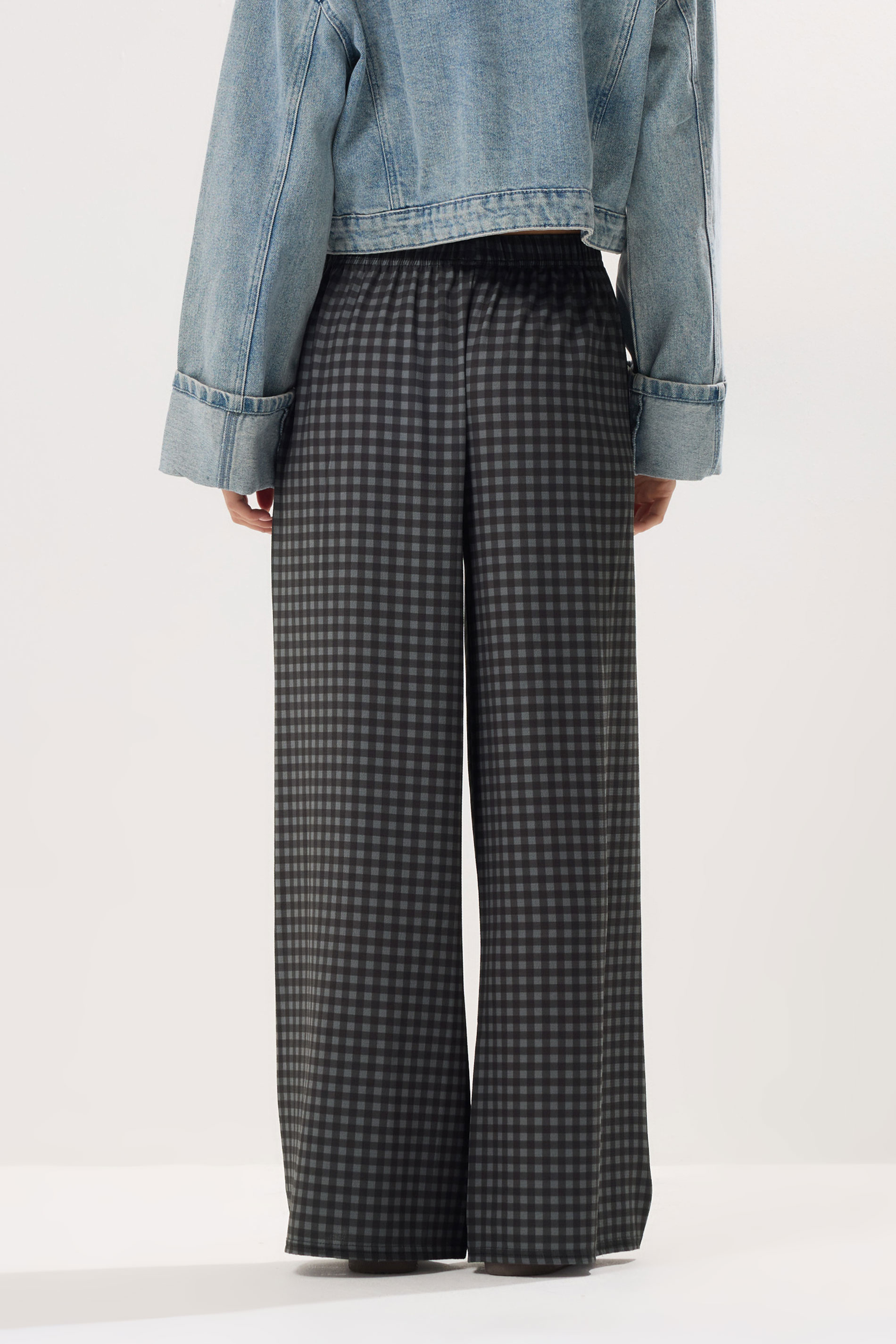 PixieGirl Petite Women's Grey Crinkle Gingham Wide Leg Trousers | PixieGirl 3