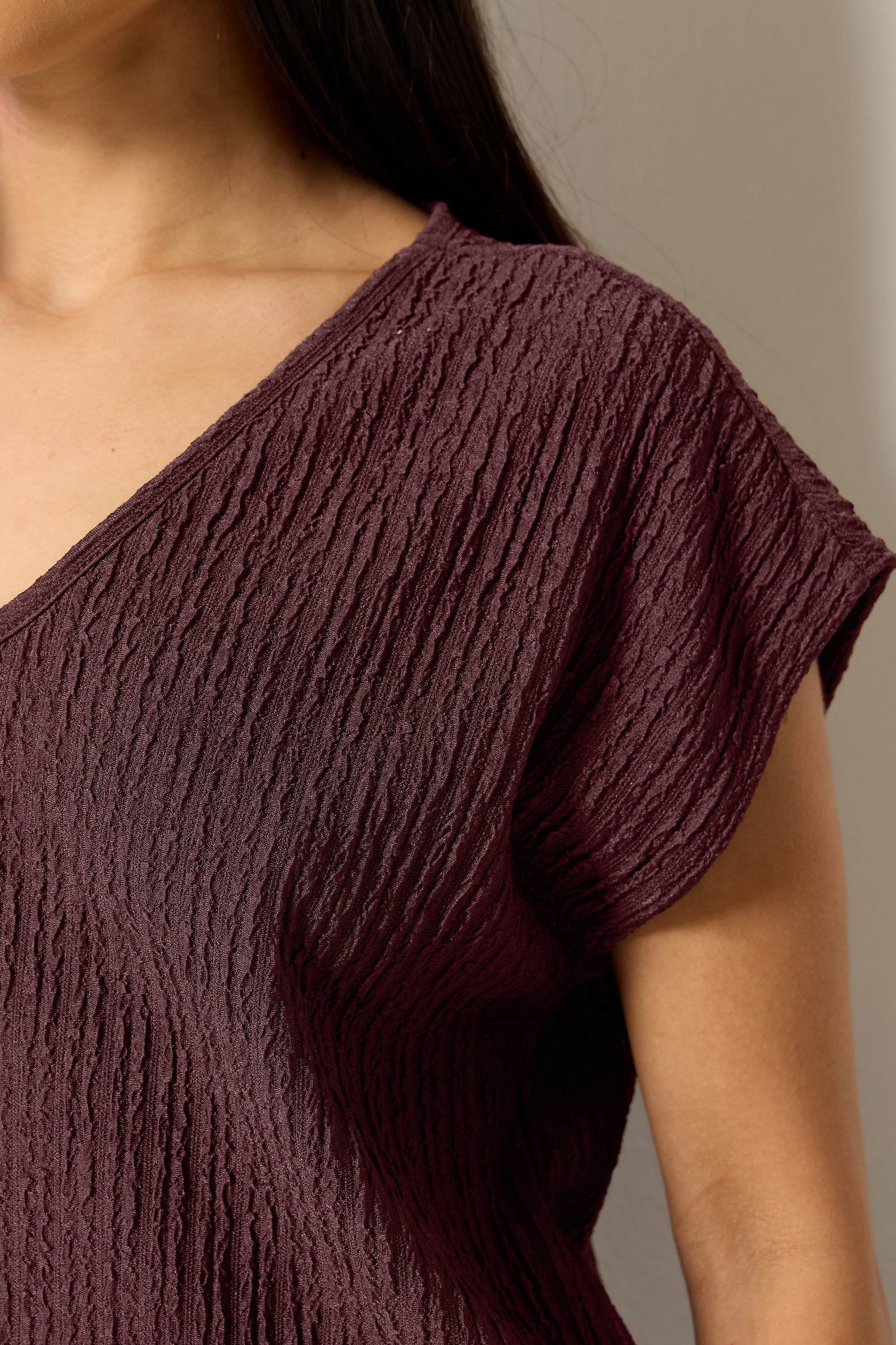 M&Co Petite Brown Textured V-Neck T-Shirt | M&Co 4