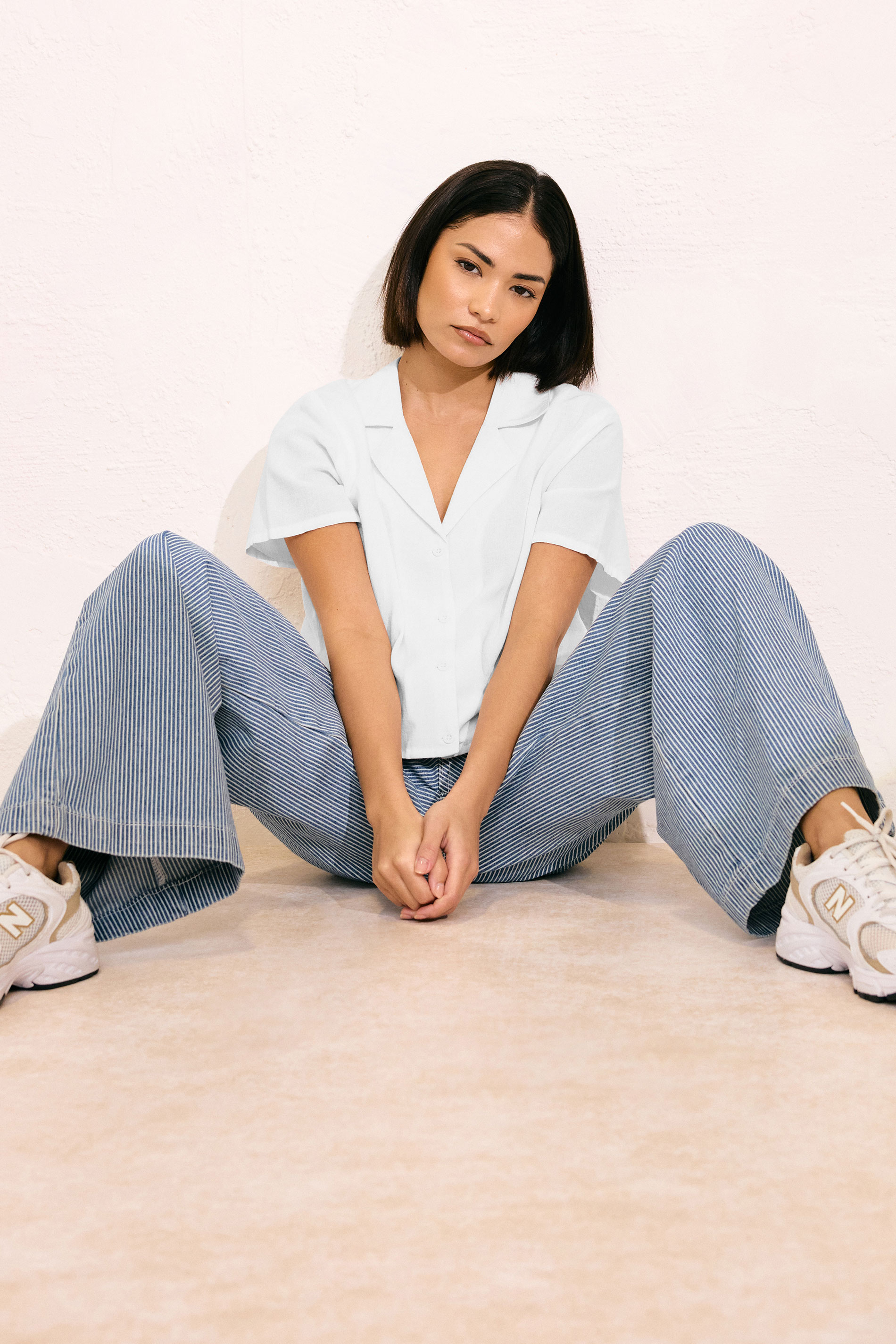 PixieGirl Petite Women's White Linen Cropped Short Sleeve Shirt | PixieGirl 2