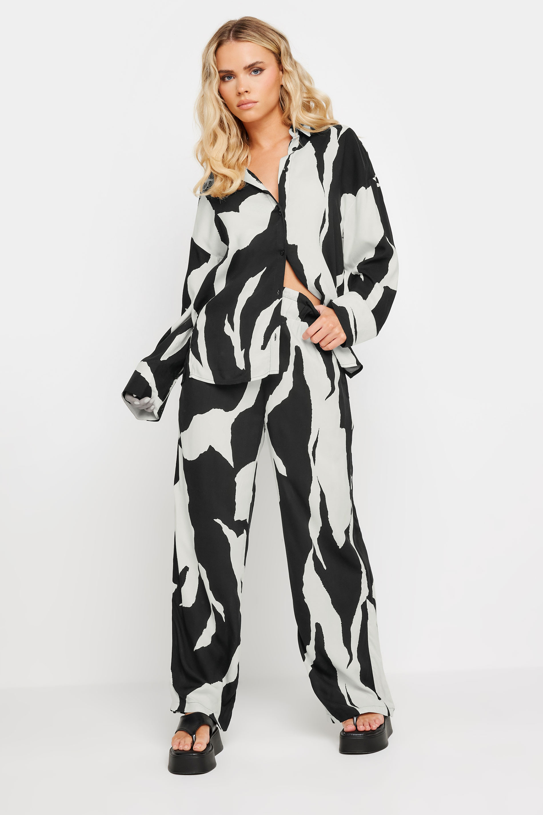 PixieGirl Petite Black Mono Abstract Print Wide Leg Trousers | PixieGirl 1