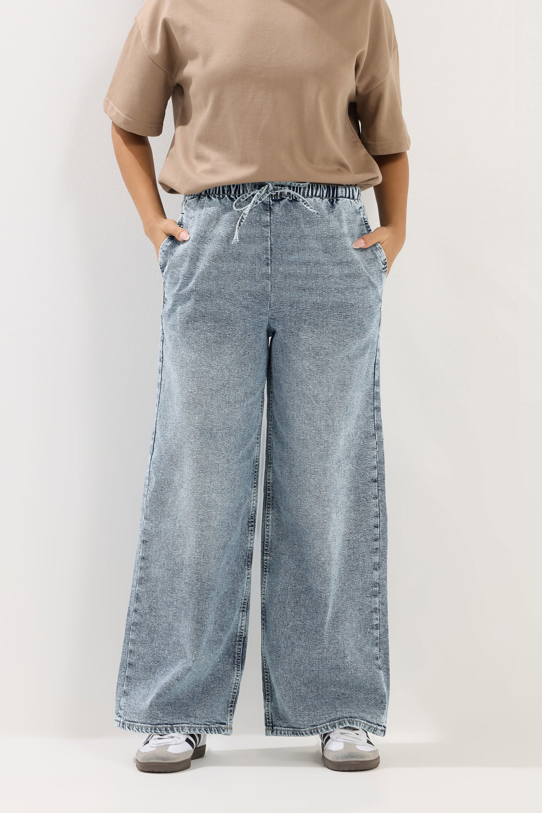 PixieGirl Petite Women's Mid Blue Pull On Wide Leg Jeans | PixieGirl 1