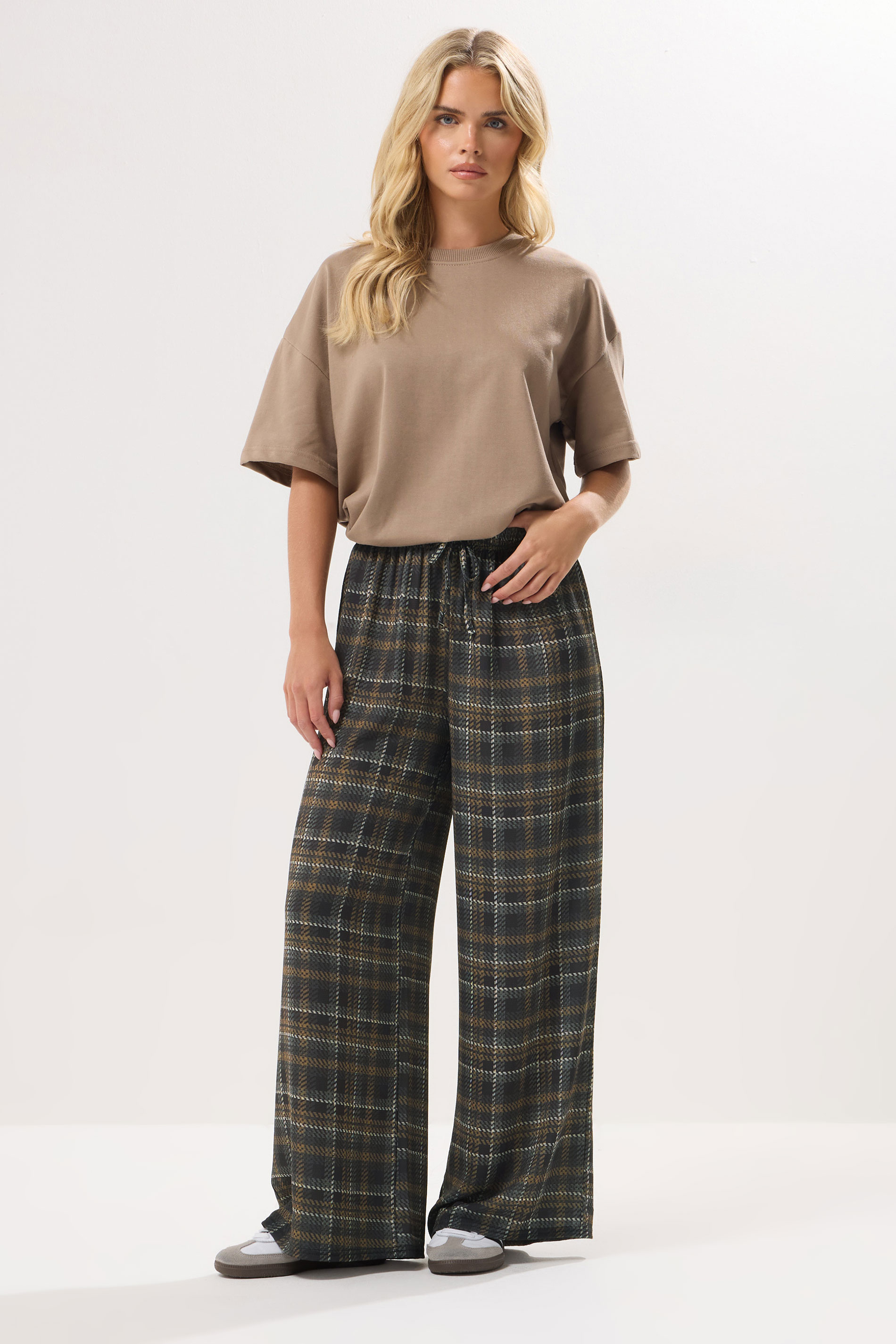 PixieGirl Petite Women's Brown Crinkle Check Wide Leg Trousers | PixieGirl 1